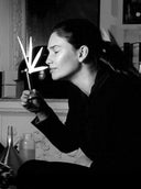 <h3>Découvrir le parfum <em>autrement</em>, <br/>en commençant par les <em>matières premières</em>.</h3>